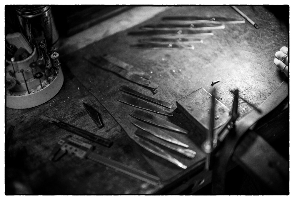 JASON ROSS OF ARTEMAS QUIBBLE A LEATHER ARTISTARTISAN