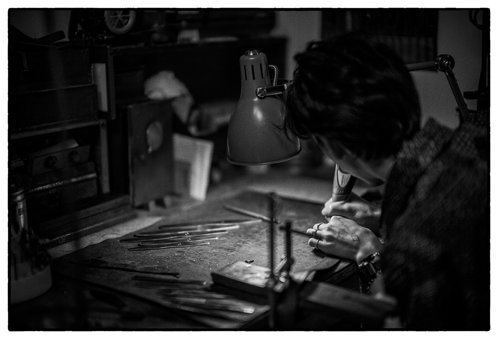 JASON ROSS OF ARTEMAS QUIBBLE A LEATHER ARTISTARTISAN