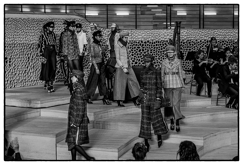 CHANEL METIERS DART SHOW