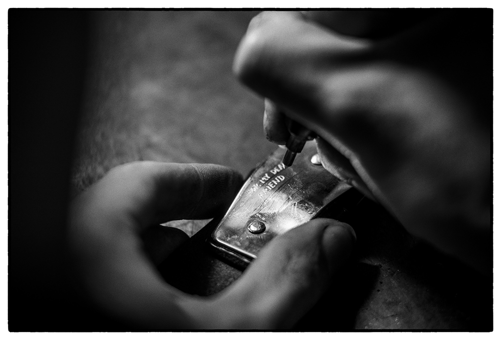 JASON ROSS OF ARTEMAS QUIBBLE A LEATHER ARTISTARTISAN