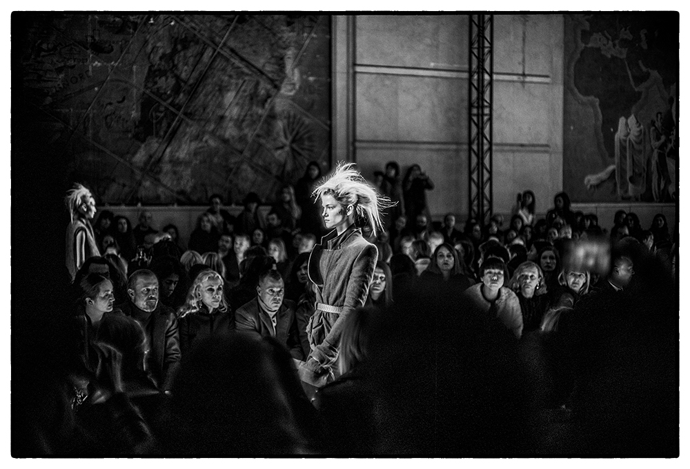 PARIS FASHION WEEK BACKSTAGE AT HAIDER ACKERMANN