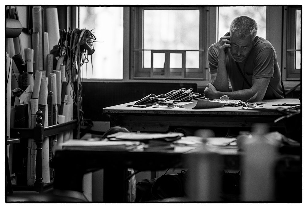 JASON ROSS OF ARTEMAS QUIBBLE A LEATHER ARTISTARTISAN