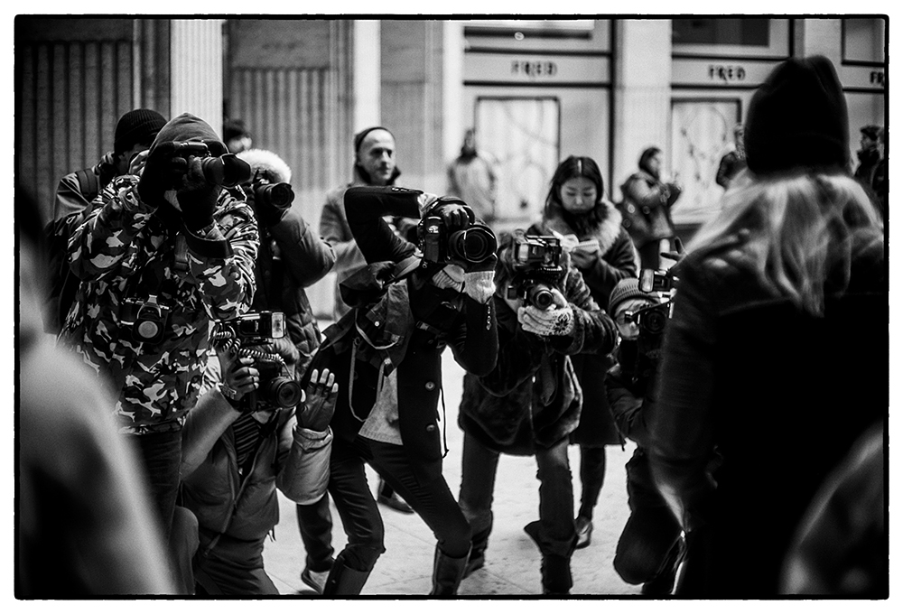 PARIS FASHION WEEK BACKSTAGE AT HAIDER ACKERMANN