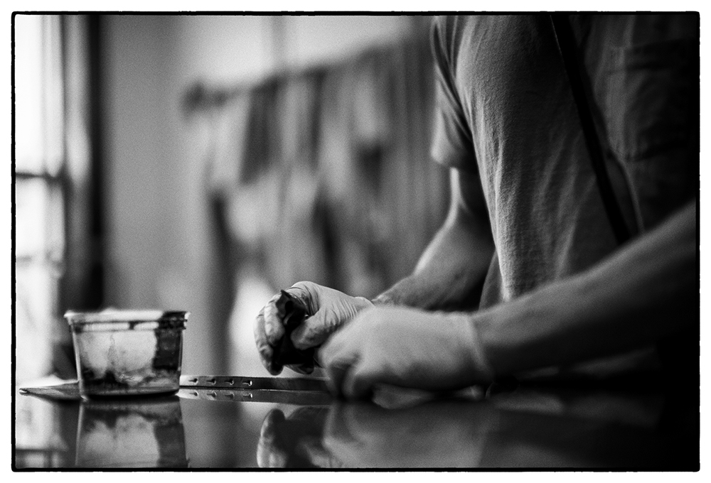 JASON ROSS OF ARTEMAS QUIBBLE A LEATHER ARTISTARTISAN