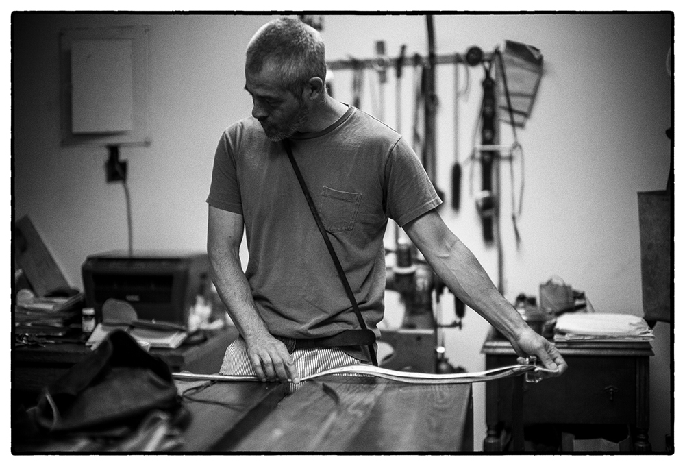 JASON ROSS OF ARTEMAS QUIBBLE A LEATHER ARTISTARTISAN