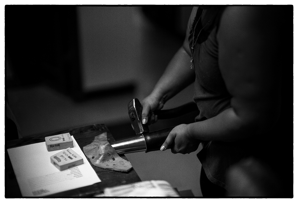 JASON ROSS OF ARTEMAS QUIBBLE A LEATHER ARTISTARTISAN