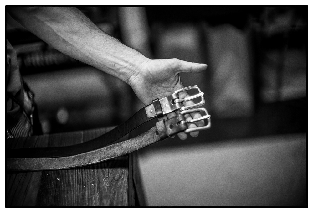 JASON ROSS OF ARTEMAS QUIBBLE A LEATHER ARTISTARTISAN