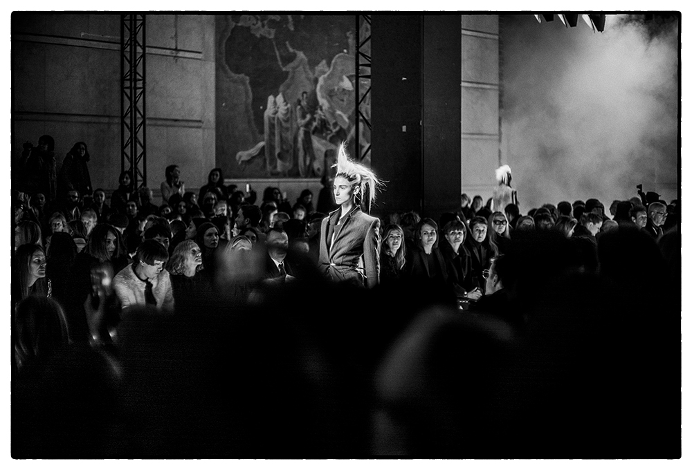 PARIS FASHION WEEK BACKSTAGE AT HAIDER ACKERMANN