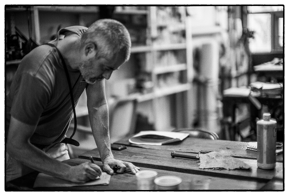 JASON ROSS OF ARTEMAS QUIBBLE A LEATHER ARTISTARTISAN