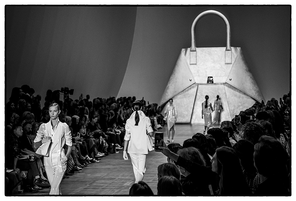 AKRIS SS20 PFW