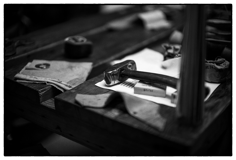 JASON ROSS OF ARTEMAS QUIBBLE A LEATHER ARTISTARTISAN